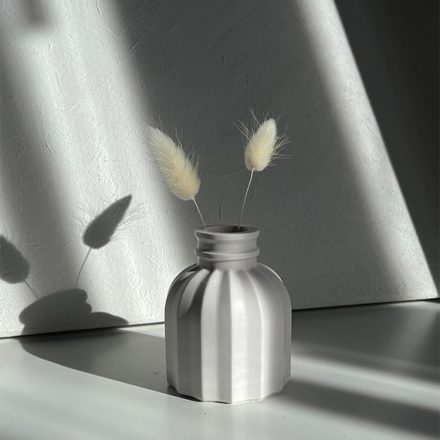 Törtfehér váza - akril gyanta